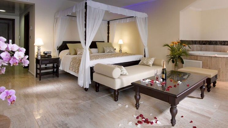  Romance Suite Poolside